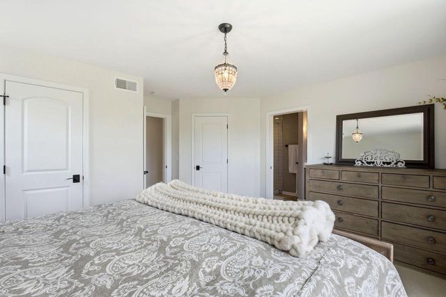 S89W13007 Bonningale COURT, Muskego, WI 53150