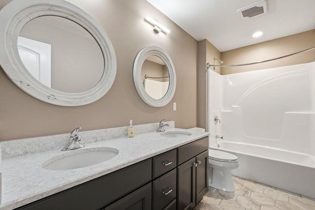 S89W13007 Bonningale COURT, Muskego, WI 53150