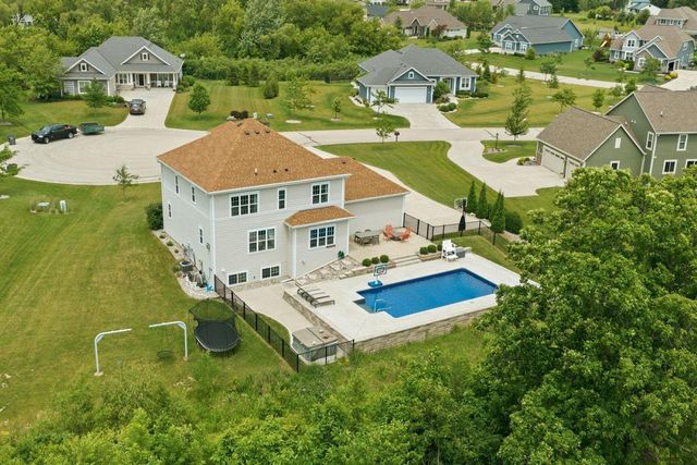 S89W13007 Bonningale COURT, Muskego, WI 53150