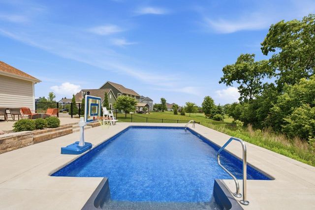 S89W13007 Bonningale COURT, Muskego, WI 53150