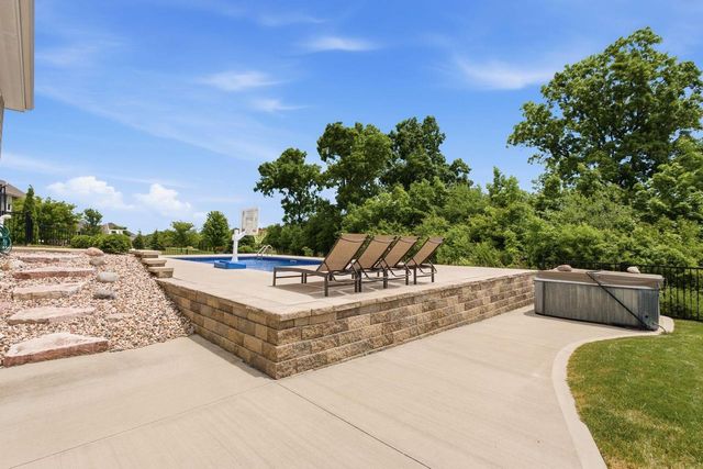 S89W13007 Bonningale COURT, Muskego, WI 53150