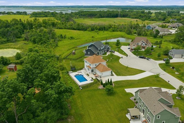 S89W13007 Bonningale COURT, Muskego, WI 53150