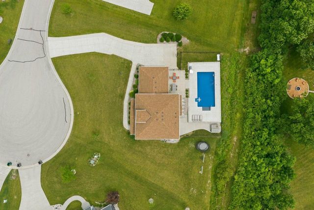 S89W13007 Bonningale COURT, Muskego, WI 53150