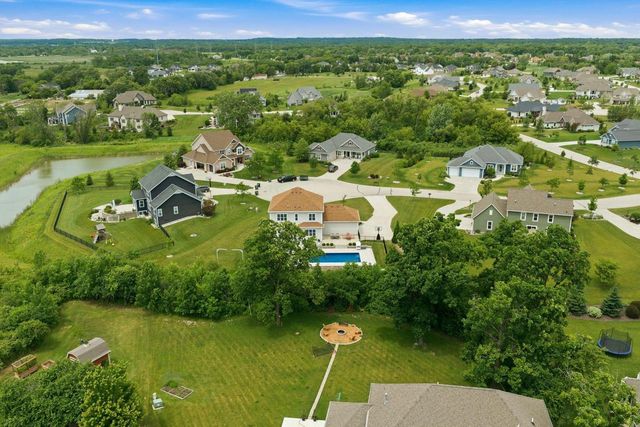S89W13007 Bonningale COURT, Muskego, WI 53150