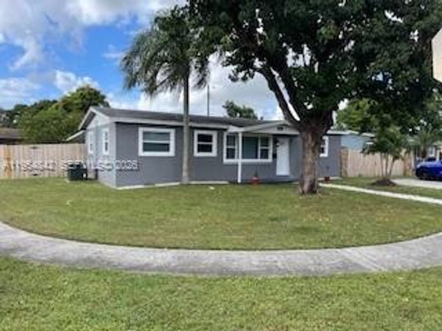240 N 70th Way, Hollywood, FL 33024
