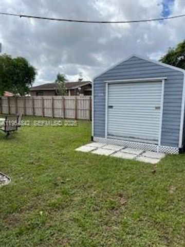 240 N 70th Way, Hollywood, FL 33024