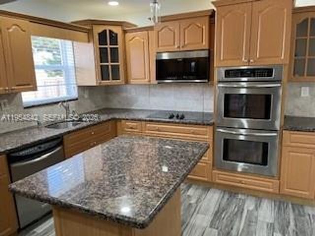 240 N 70th Way, Hollywood, FL 33024