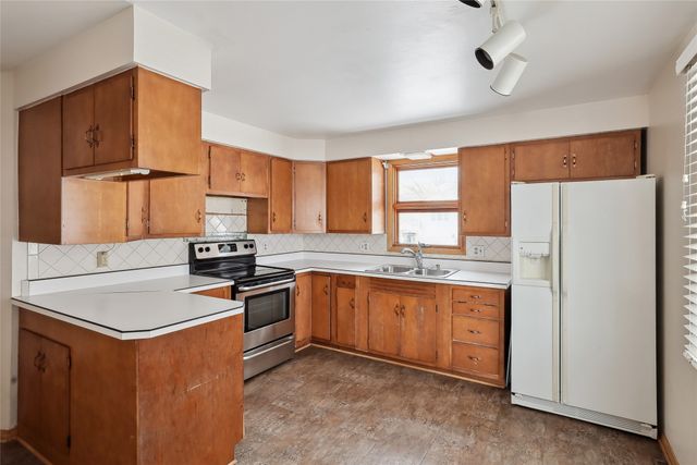 902 Rapids Street, Adel, IA 50003
