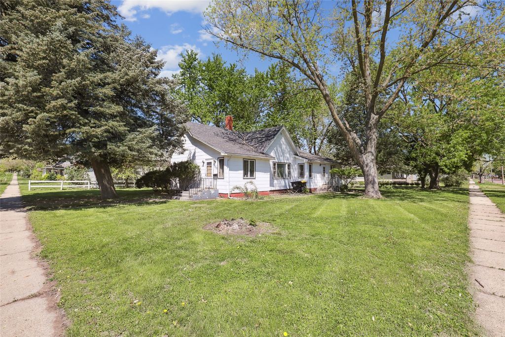 902 Rapids Street, Adel, IA 50003