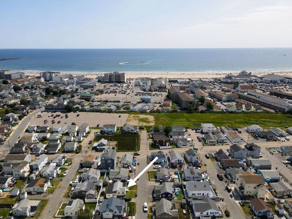 Image 2 of property listing at 24 Wall Street, Hampton, NH 03842