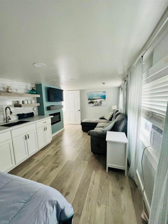 Image 17 of property listing at 24 Wall Street, Hampton, NH 03842