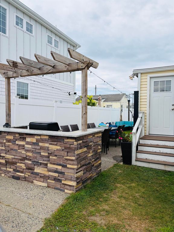 Image 27 of property listing at 24 Wall Street, Hampton, NH 03842