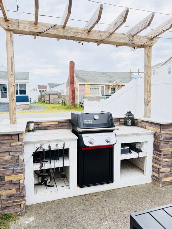Image 28 of property listing at 24 Wall Street, Hampton, NH 03842
