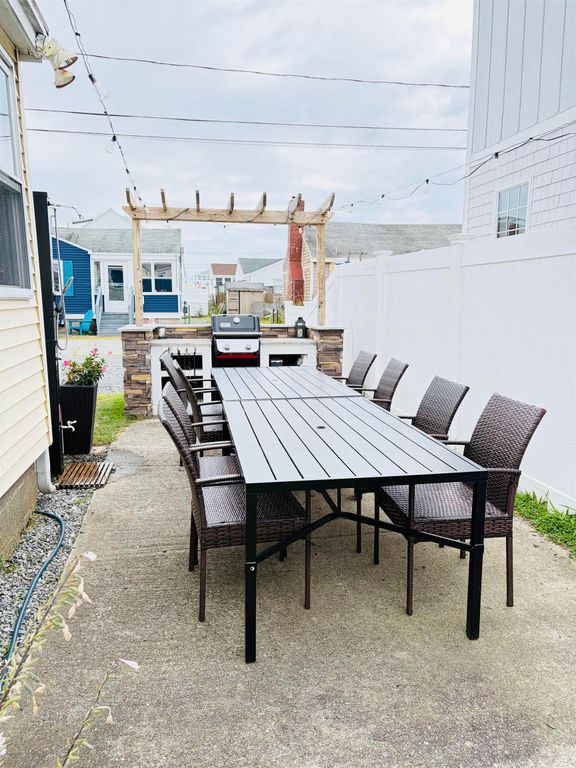 Image 29 of property listing at 24 Wall Street, Hampton, NH 03842