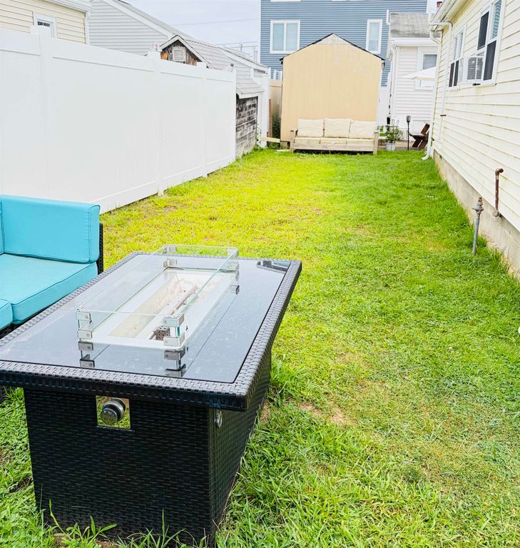 Image 30 of property listing at 24 Wall Street, Hampton, NH 03842