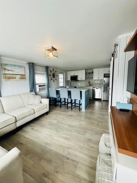 Image 8 of property listing at 24 Wall Street, Hampton, NH 03842