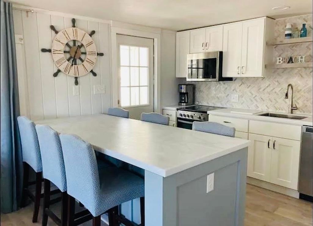 Image 9 of property listing at 24 Wall Street, Hampton, NH 03842