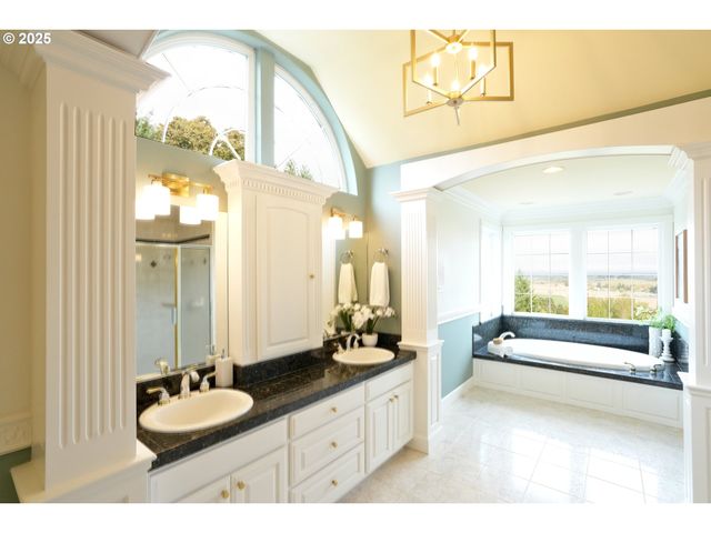 36313 BLUEBERRY Dr, Lebanon, OR 97355