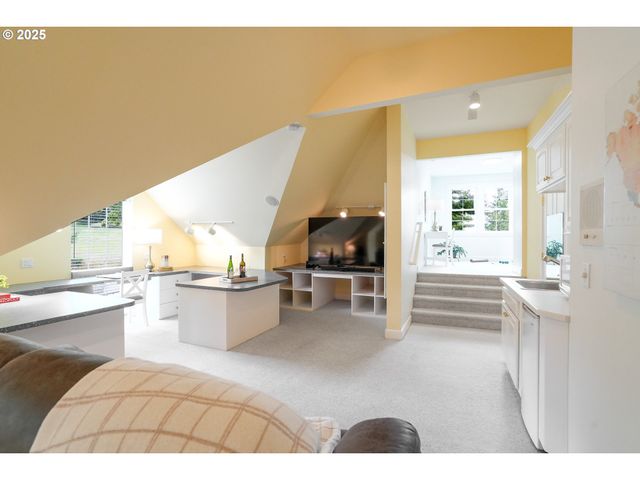 36313 BLUEBERRY Dr, Lebanon, OR 97355