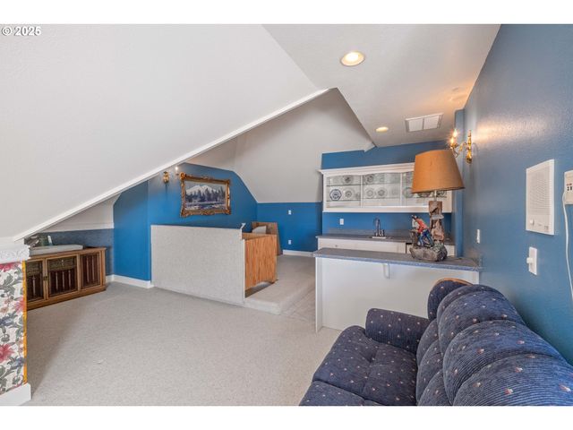 36313 BLUEBERRY Dr, Lebanon, OR 97355