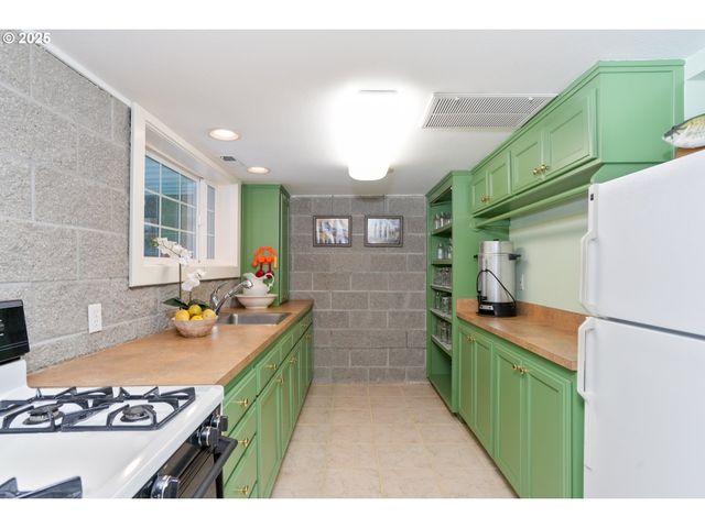 36313 BLUEBERRY Dr, Lebanon, OR 97355