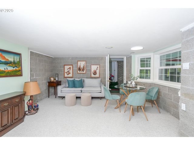 36313 BLUEBERRY Dr, Lebanon, OR 97355