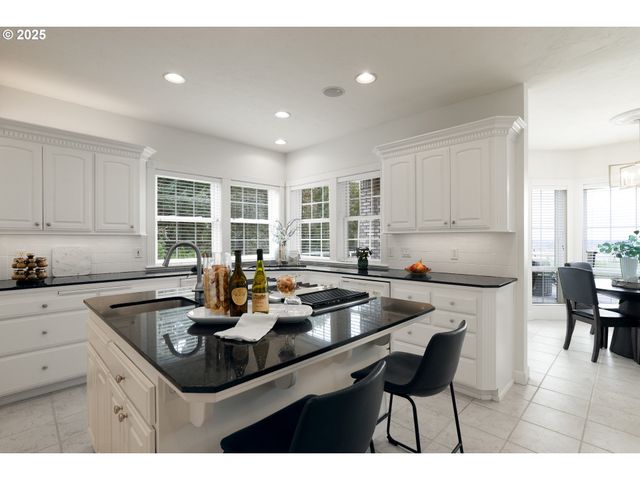 36313 BLUEBERRY Dr, Lebanon, OR 97355