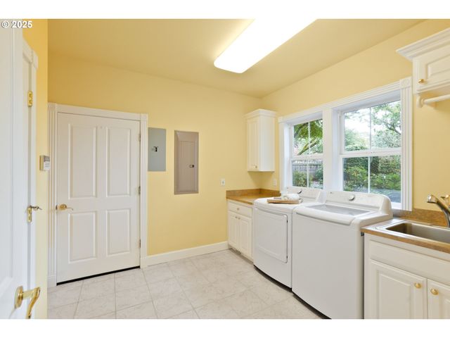 36313 BLUEBERRY Dr, Lebanon, OR 97355