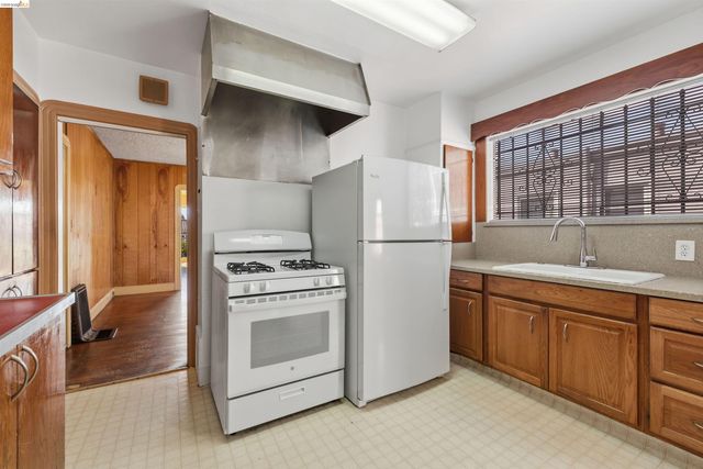 2939 57Th Ave, Oakland, CA 94605