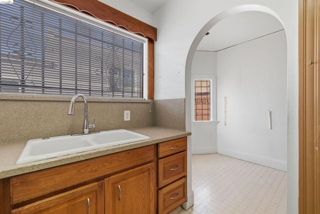 2939 57Th Ave, Oakland, CA 94605