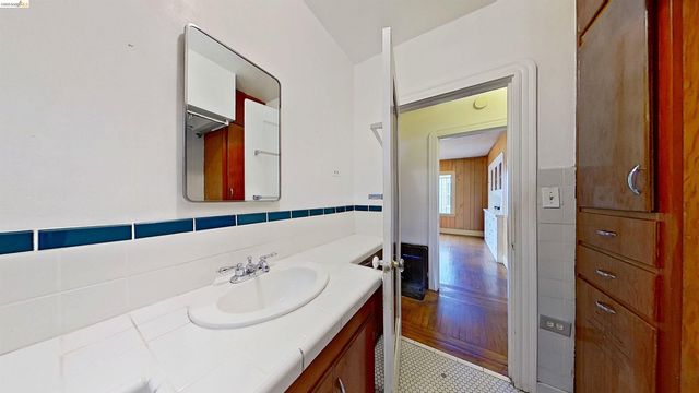 2939 57Th Ave, Oakland, CA 94605