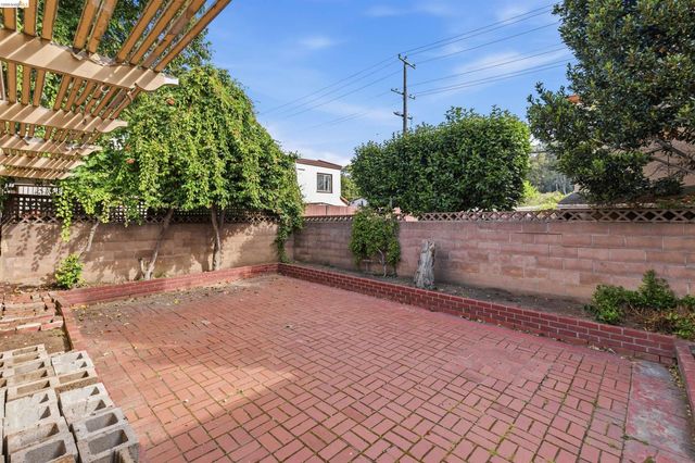 2939 57Th Ave, Oakland, CA 94605