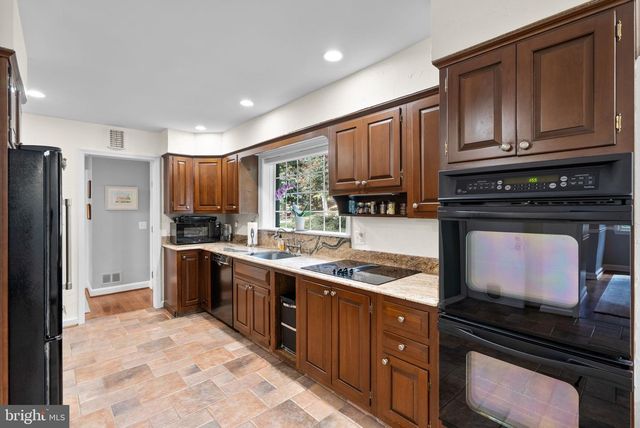 12928 CIRCLE DR, Rockville, MD 20850