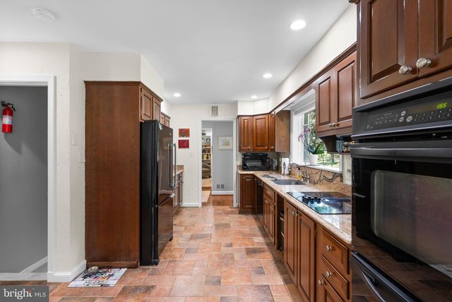 12928 CIRCLE DR, Rockville, MD 20850