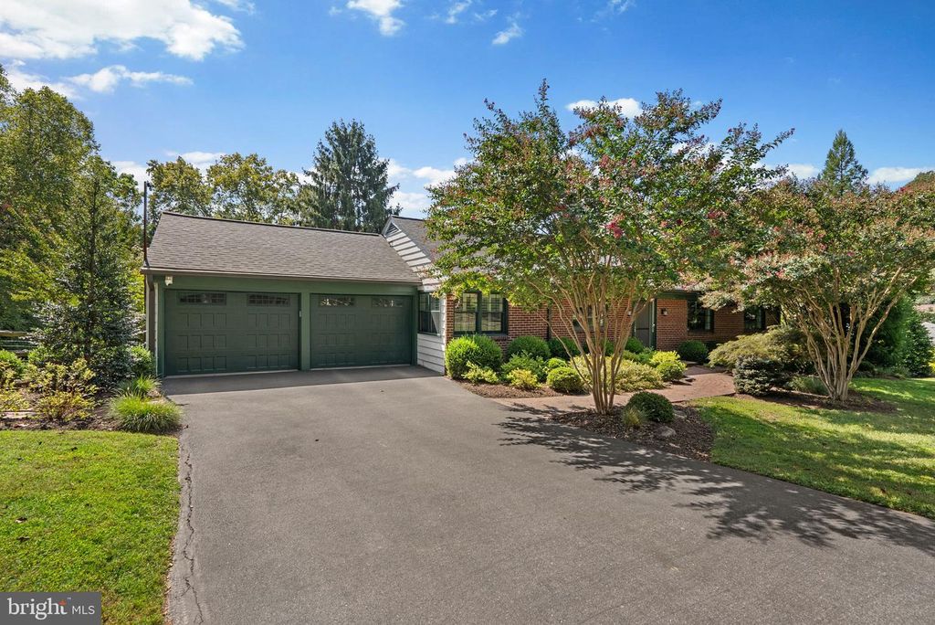 12928 CIRCLE DR, Rockville, MD 20850