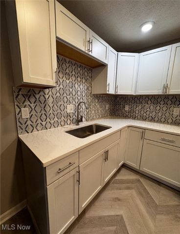 4206 Orchard Park Drive, Parma, OH 44134