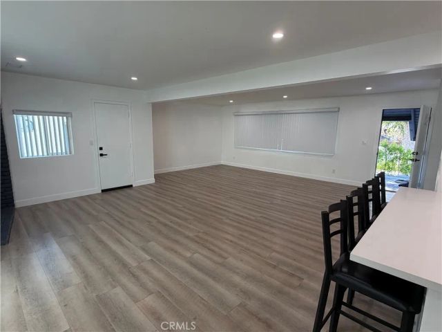8414 Owensmouth, Canoga Park, CA 91304