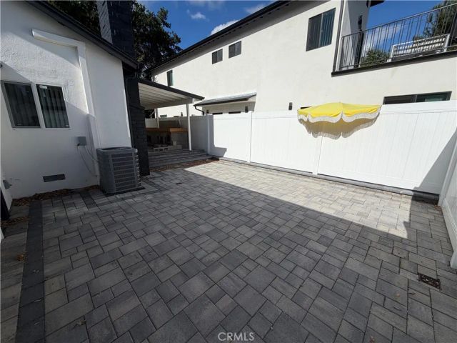 8414 Owensmouth, Canoga Park, CA 91304