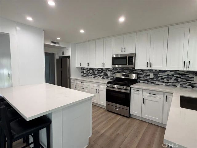 8414 Owensmouth, Canoga Park, CA 91304