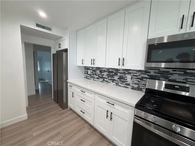 8414 Owensmouth, Canoga Park, CA 91304