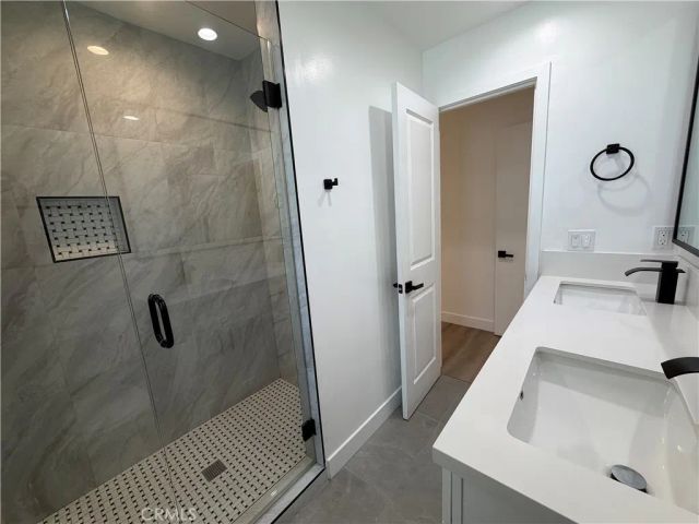 8414 Owensmouth, Canoga Park, CA 91304