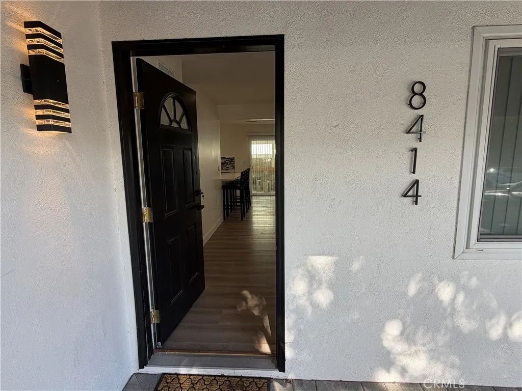 8414 Owensmouth, Canoga Park, CA 91304