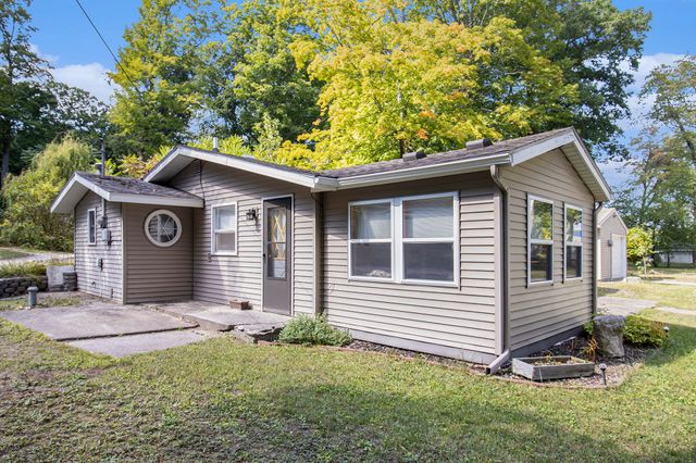 4488 S Oak, Fremont, MI 49412