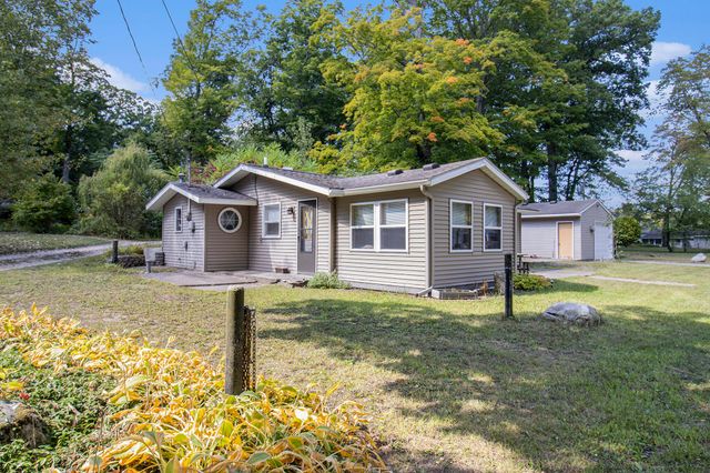 4488 S Oak, Fremont, MI 49412