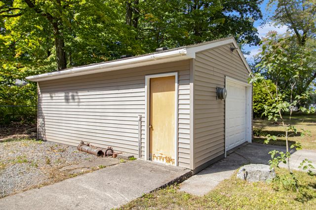 4488 S Oak, Fremont, MI 49412