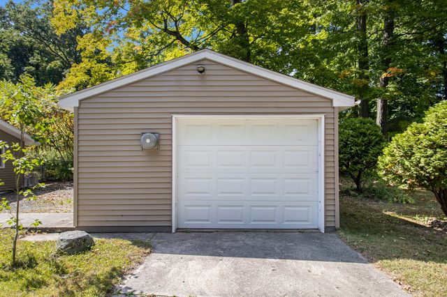 4488 S Oak, Fremont, MI 49412