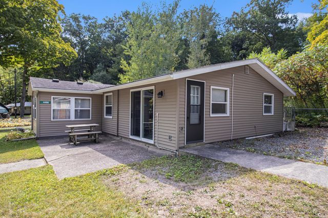 4488 S Oak, Fremont, MI 49412