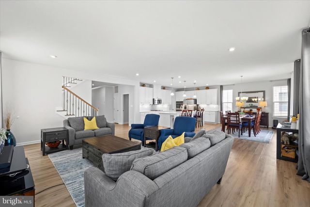 12528 SOUTHINGTON DR, Woodbridge, VA 22192