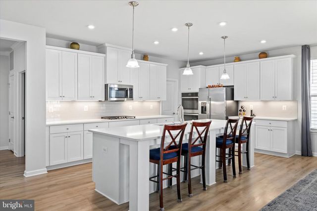 12528 SOUTHINGTON DR, Woodbridge, VA 22192