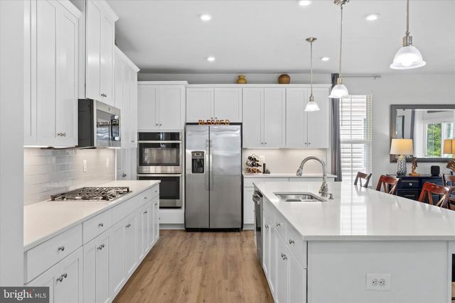 12528 SOUTHINGTON DR, Woodbridge, VA 22192